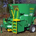 Кормораздатчик с выгрузным конвейером СРВ-8